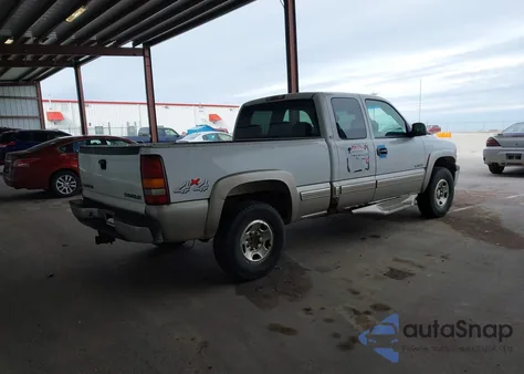 2000 Chevrolet Silverado 2500 Ls z USA, uszkodzony, nr VIN 1GCGK29U2YZ103566